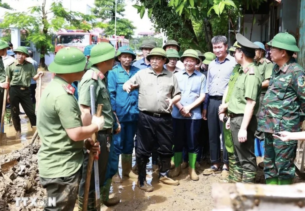 PM orders sufficient essential supplies after typhoon, foreign partners commit aid